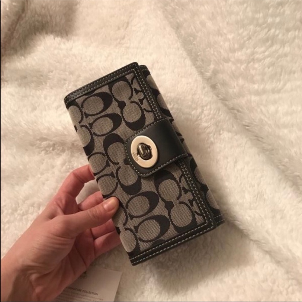 BRAND NEW AUTHENTIC COACH WALLET
